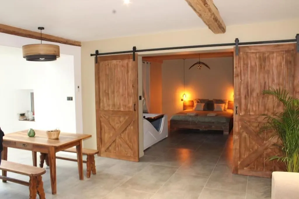 Superbe Appartement Avec Jacuzzi Et Jardin Prive Marlhes 0*,  Frankrike